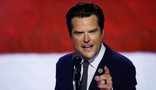 De schaamte voorbij: Republikeinen polijsten zichzelf openlijk om in de smaak te vallen bij Trump