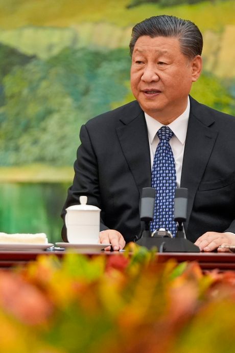 Chinese president Xi Jinping brengt zeldzaam bezoek aan Europa, maar erg feestelijk is de stemming niet 