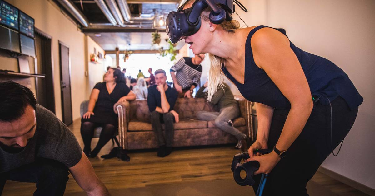 Vrienden openen Gentse Virtual Reality Bar ‘Level Up’ “Die pijl op