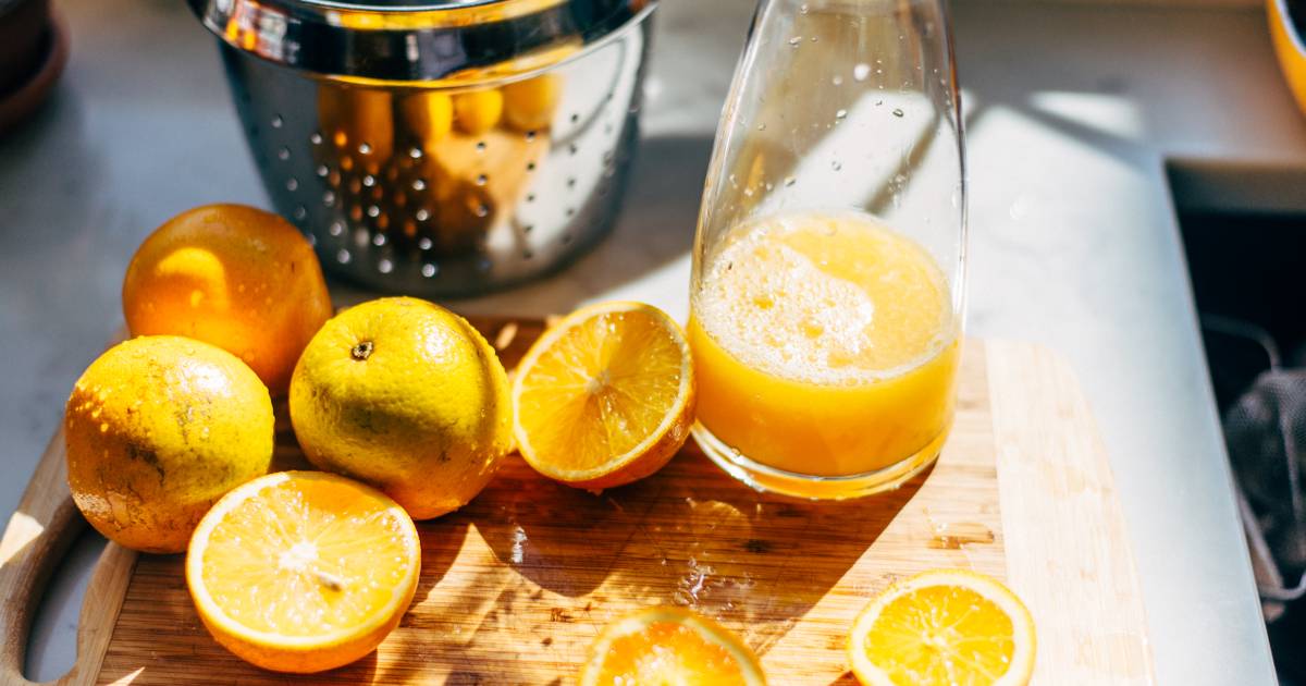 Свежий фруктовый сок так же полезен, как фрукт?  |  есть