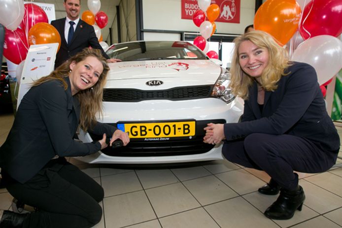In 2015 onthulde toenmalig minister Schultz van Haegen het nieuwe kenteken.