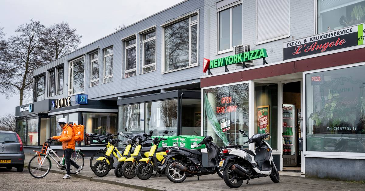 Fietsen en scooters volgens buurman ‘overal en nergens’ geparkeerd