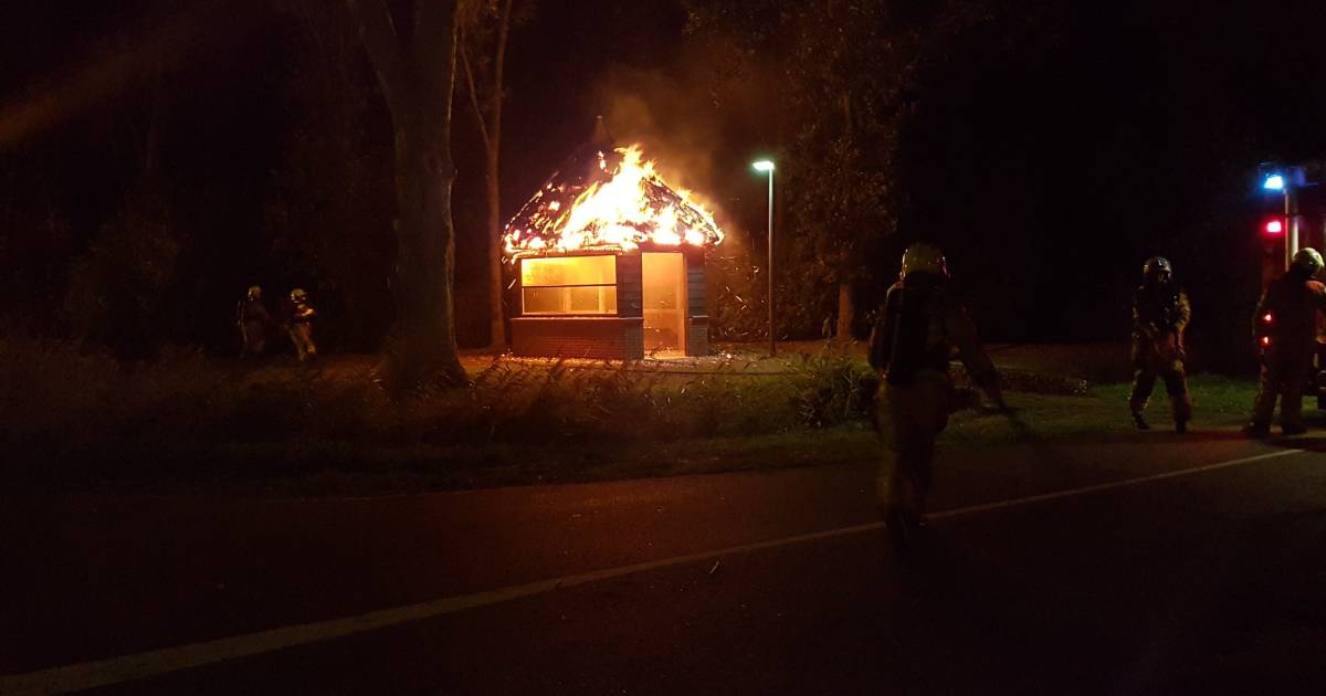 Brand theehuisje Vinkenbuurt vermoedelijk aangestoken
