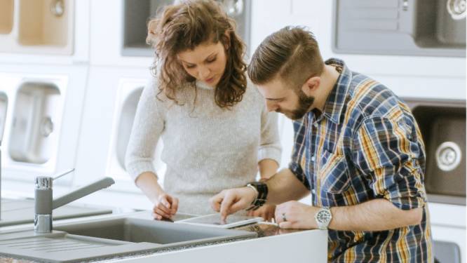 "De verkoper vertelde dat we alvast onze handtekening moesten zetten, dus deden we dat": Bodil (44) kocht per ongeluk twéé keukens
