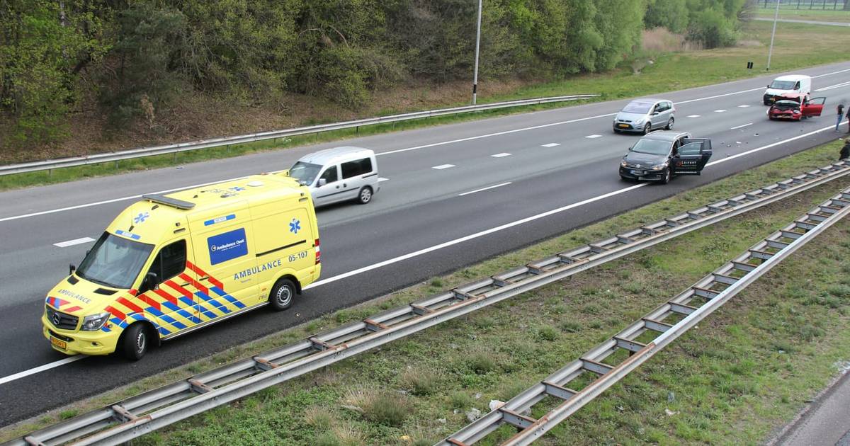 Gewonde bij kop-staartbotsing op A1 bij Holten.