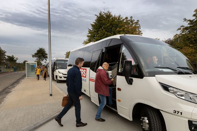 In 2021 startte in Eersel een P&R met pendeldiensten. De inzet hiervan zorgt voor vermindering van investeringen in de publieke sector en een beperking van automobiliteit. Archieffoto DCI Media