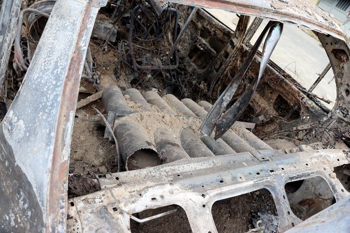Des lance-roquettes sont vus à l'intérieur d'un véhicule détruit à Kaboul, Afghanistan, lundi 30 août 2021.