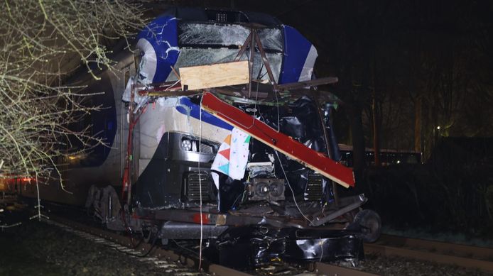 Een trein is in februari op een spoorwegovergang in Berghem tegen een passerende carnavalswagen gebotst.