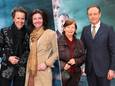 IN BEELD. Gella Vandecaveye toont vriendin op de première van ‘Red Star Line’, Bart De Wever neemt zijn mama mee<br>