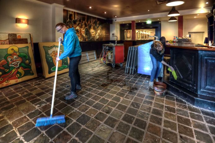 Bij de Bourgondiër zijn ze vroeg begonnen met het opruimen en schoonmaken.