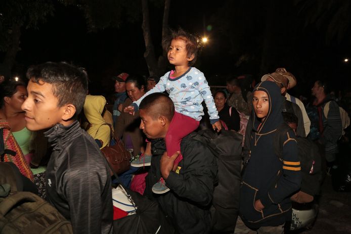 Een duizendtal Centraal-Amerikaanse migranten nemen deel aan de 'Migrant Viacrucis' richting de VS.
