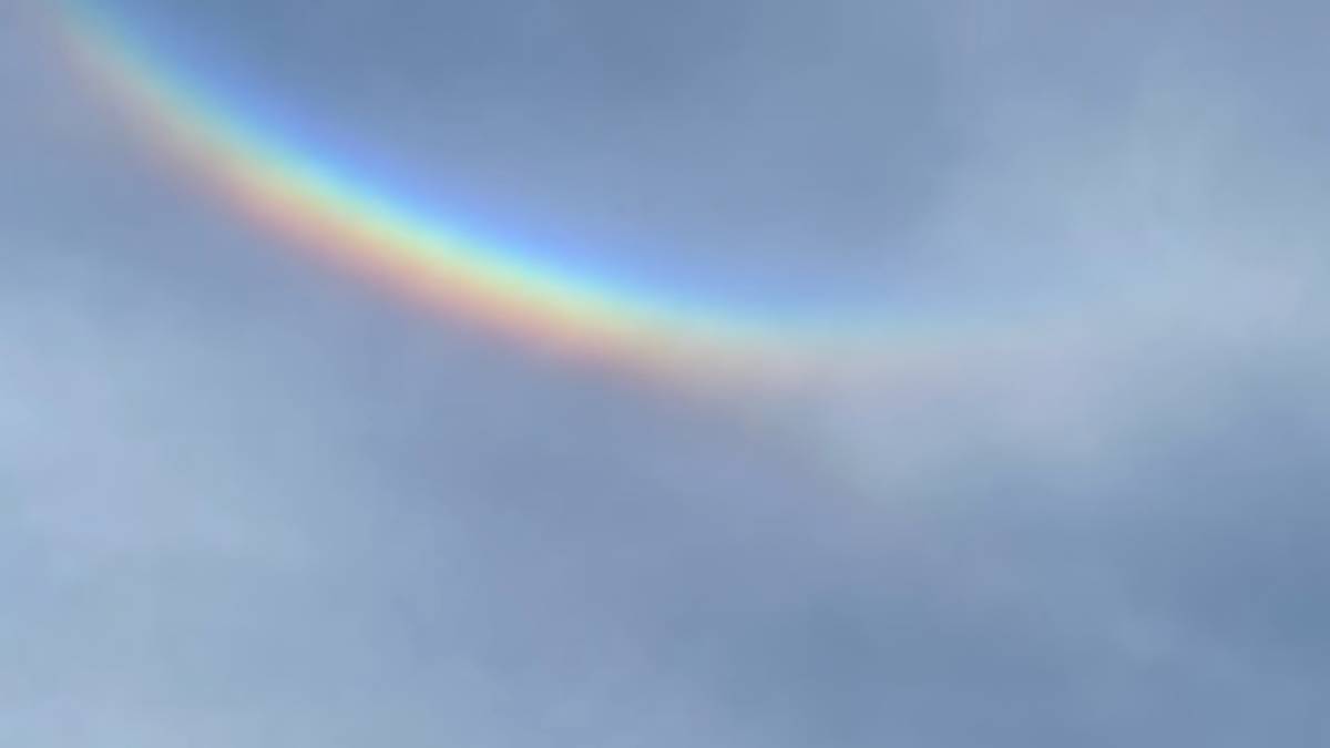 Zag jij ook een omgekeerde regenboog aan de hemel? Onze wetenschapsexpert  legt uit hoe dat kan | Wetenschap & Planeet | hln.be