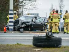 Automobilist verliest macht over het stuur en knalt tegen verkeerslicht in Zeist 