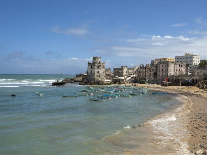 Aanval van radicale islamisten op hotel in Mogadishu aan de gang