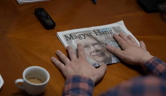 Hongaarse media begeven zich na Orbán op onontgonnen terrein. ‘Het hele systeem stort voor onze ogen in’