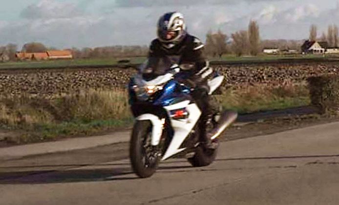 De motard werd aan liefst 201 kilometer per uur geflitst.
