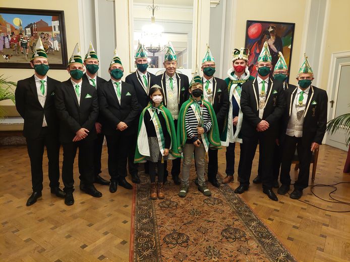 De Raad der Bommels kroonde alvast Prins Thibo en Prinses Julie.