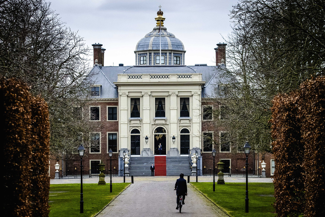 Het einde van Rutte III: een onvermijdelijke val in slow motion | Foto ...