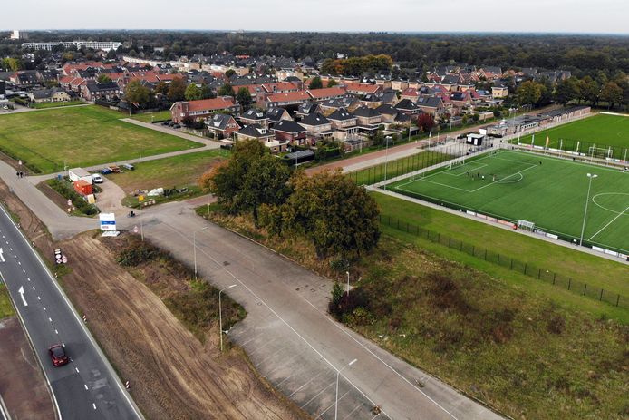 De gevaarlijke verkeerssituatie op het voorterrein bij AVC Heracles wordt aangepakt.