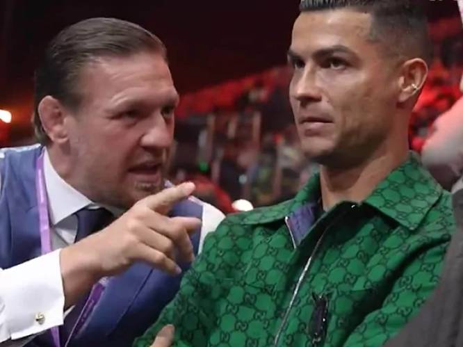 “Awkward” moment tussen Cristiano Ronaldo en kooivechter Conor McGregor op boksevent gaat viraal