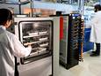 Apparatuur voor het testen van batterijcellen in het deze week geopende Battery Lab van TNO bij Holst Centre in Eindhoven.