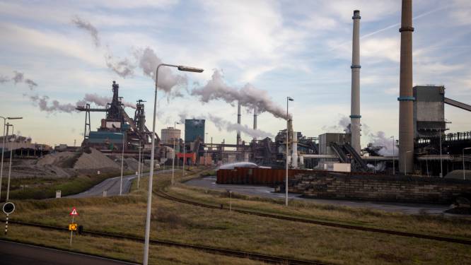 Omwonenden klagen Tata Steel aan voor misdrijf waar 12 jaar cel op staat: 'We leven in gifwolken’