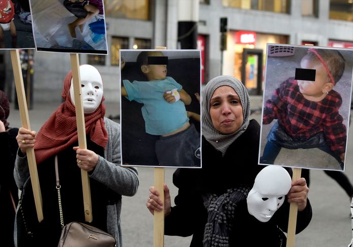 Familieleden demonstreerden begin april nabij Brussel-Centraal voor de repatriëring van Belgische IS-weduwes en hun kinderen.