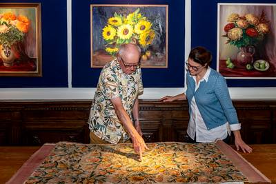 Emoties bij schenking historisch Frans altaarkleed aan museum: ‘Ik ben er aan gehecht, maar het hoor