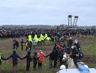 Waterkanonnen en gewonden bij bruinkool-demonstratie in Lützerath