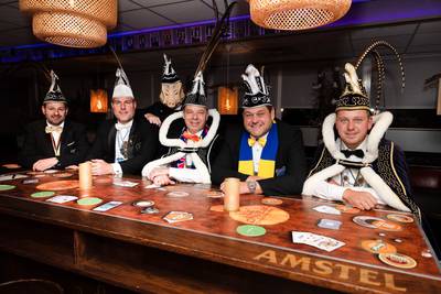 Ploegefist gaat op carnavaleske toer en blijft Ripse verenigingen steunen, vorsten gaan elkaar ‘roas