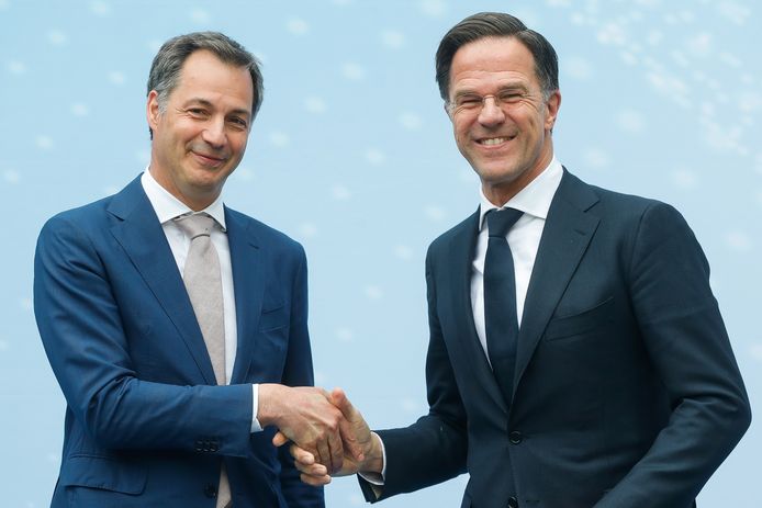 De Belgische premier Alexander De Croo (L) en zijn Nederlandse collega Mark Rutte.
