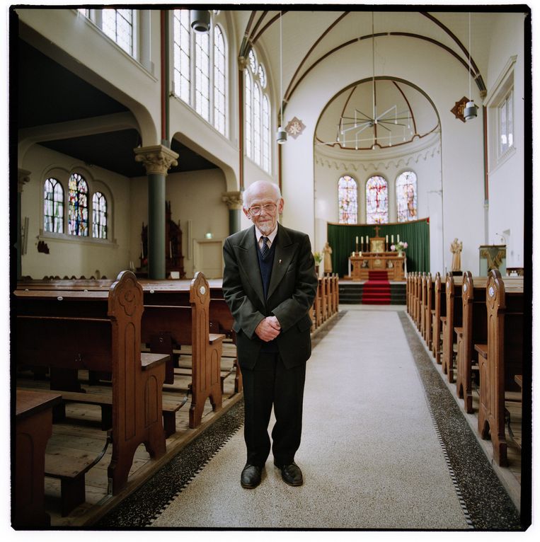 Pater Van Lingen in 2004 in de Tichelkerk Beeld Merlijn Doomernik, www.doomernik.com