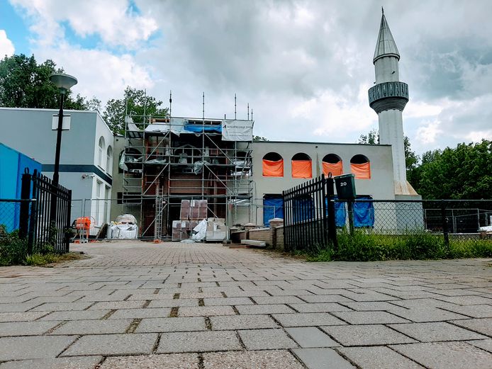 De moskee aan de Oranjesingel in Doesburg  tijdens de verbouwing in 2021.