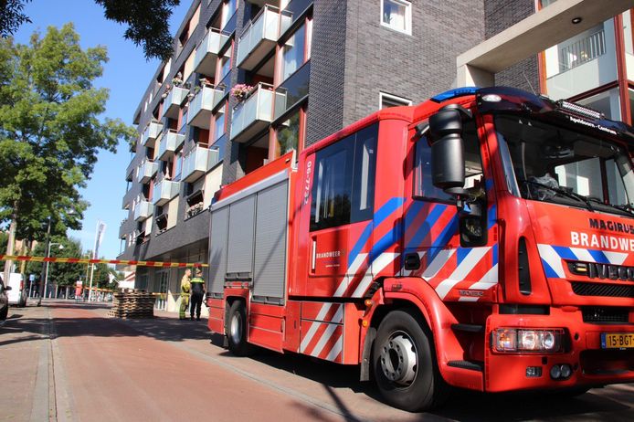 De brandweer zette Molenstraat-Centrum direct af met linten.