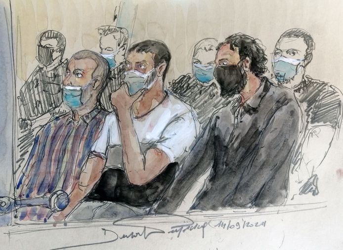 Een schets van Mohamed Amri, Mohamed Abrini en Salah Abdeslam in de rechtbank.
