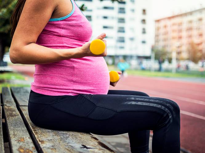 Sporten tijdens de zwangerschap vermindert het aantal uren in de verloskamer