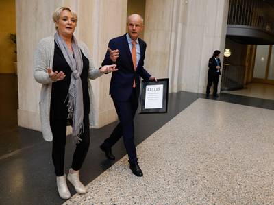 Petitie 'Anne Faber' overhandigd aan minister