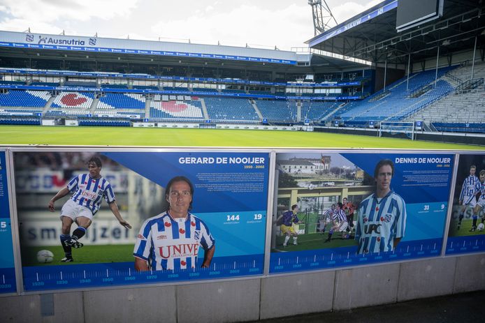Gérard en Dennis de Nooijer vereeuwigd als helden van SC Heerenveen in het Abe Lenstra Stadion.