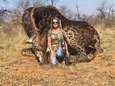 Vrouw die poseerde bij doodgeschoten giraf: "Ik heb er kussens van laten maken”