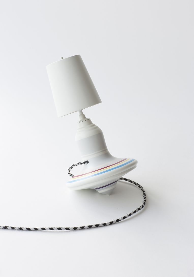Spintop Lamp van ontwerptrio Demakersvan. Beeld  