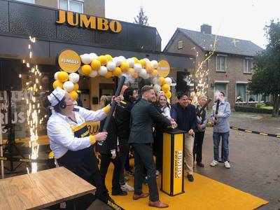 Compleet vernieuwde Jumbo Volkel weer open: ‘Fijn dat jullie er allemaal weer zijn’