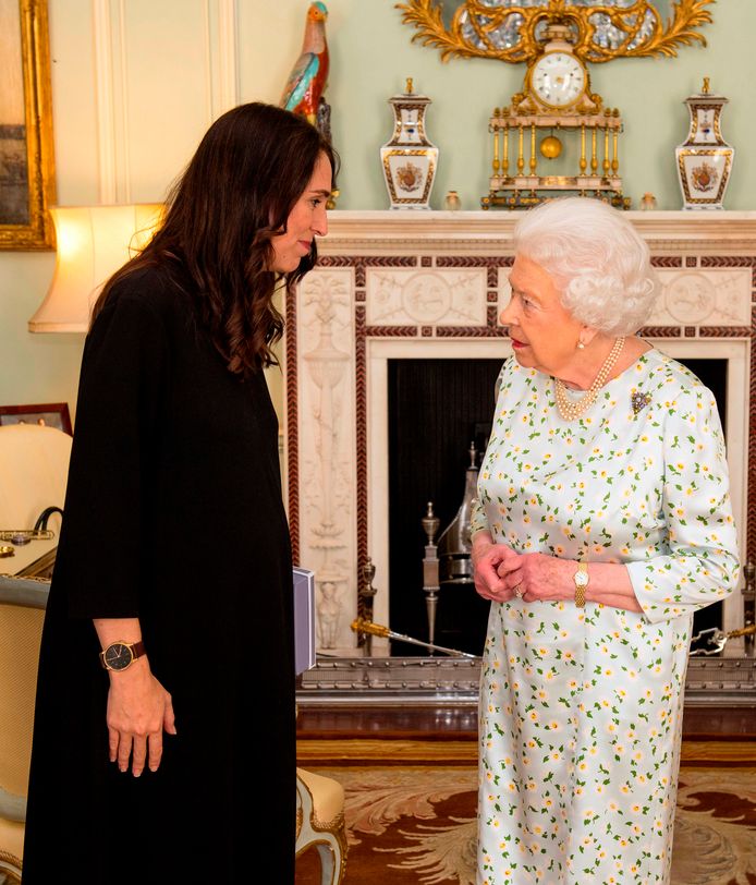 Jacinda Ardern in april dit jaar tijdens een bezoekje aan de Britse koningin Elizabeth.