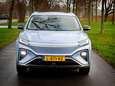‘Waarom zit bij veel auto’s de verlichting zo laag?’