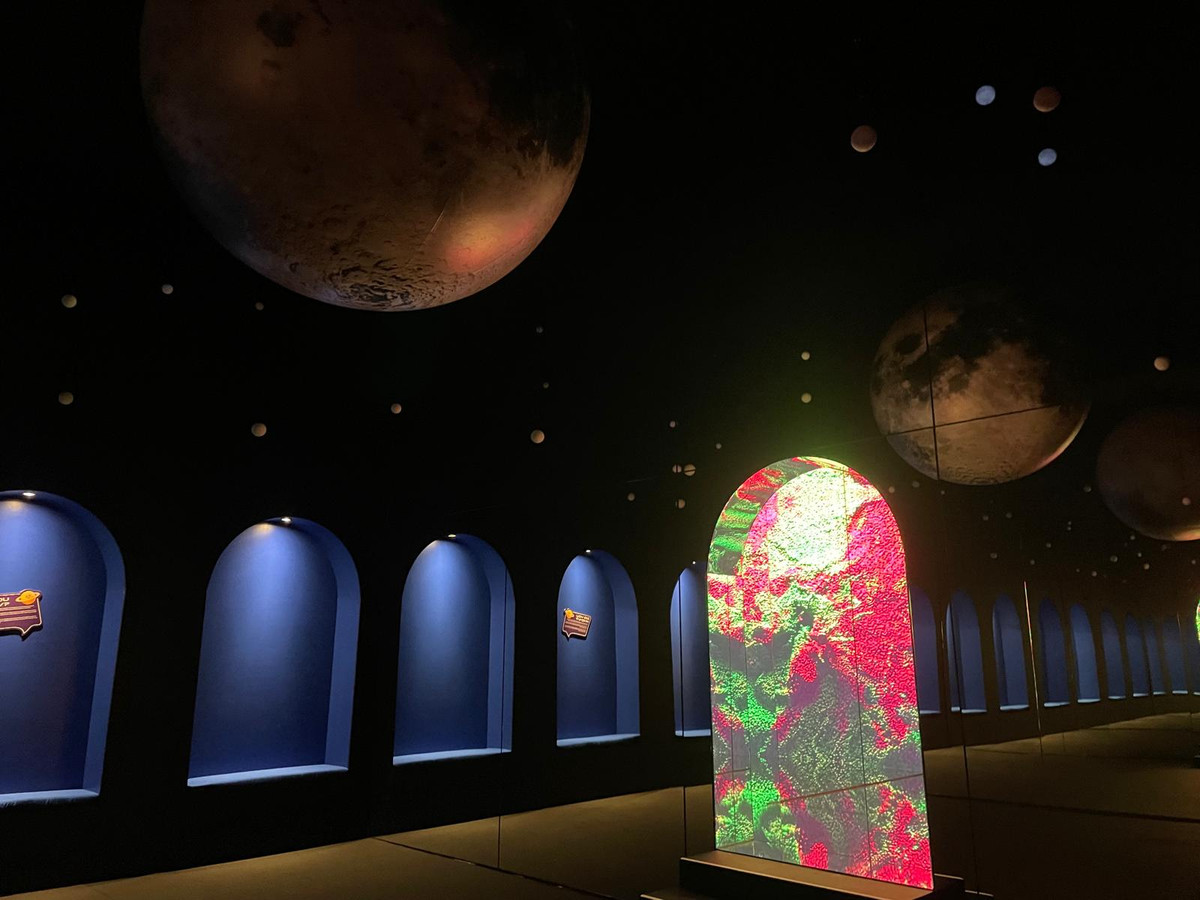 De wereld van de astronauten in expo Planet Happiness: “Creëer je eigen ...
