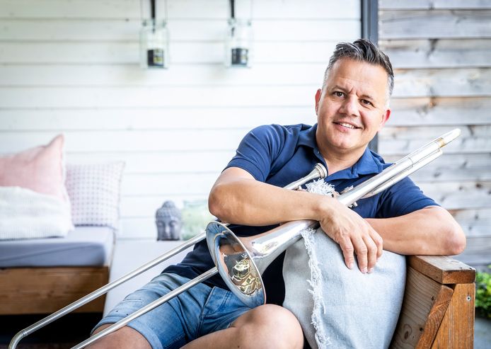 Manfred Bogers stopt als muzikaal leider bij blaaskapel De Verrekesblaos.