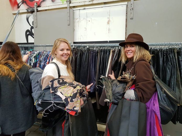 Vintage-kleding shoppen.