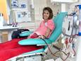 Monique Holtvluwer ligt drie keer per week drie uur lang aan een dialyseapparaat in Meander Medisch Centrum in Amersfoort.