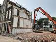 De sloop van de Tweebosbuurt is inmiddels in volle gang, onder meer hier in de De La Reystraat.