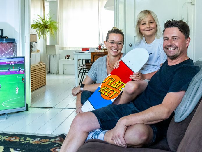 Elsbeth, Henno en Teun, de ouders en het broertje van Keet Oldenbeuving (16).