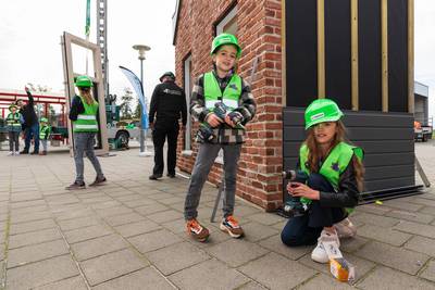 ‘Iets moois maken met je handen’, dat konden kinderen op deze open dag met een echt huis